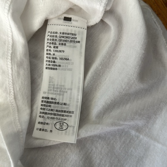*last chance!!* Abercrombie & Fitch | Women’s white cap sleeve top, rounded trim - Picture 10 of 15